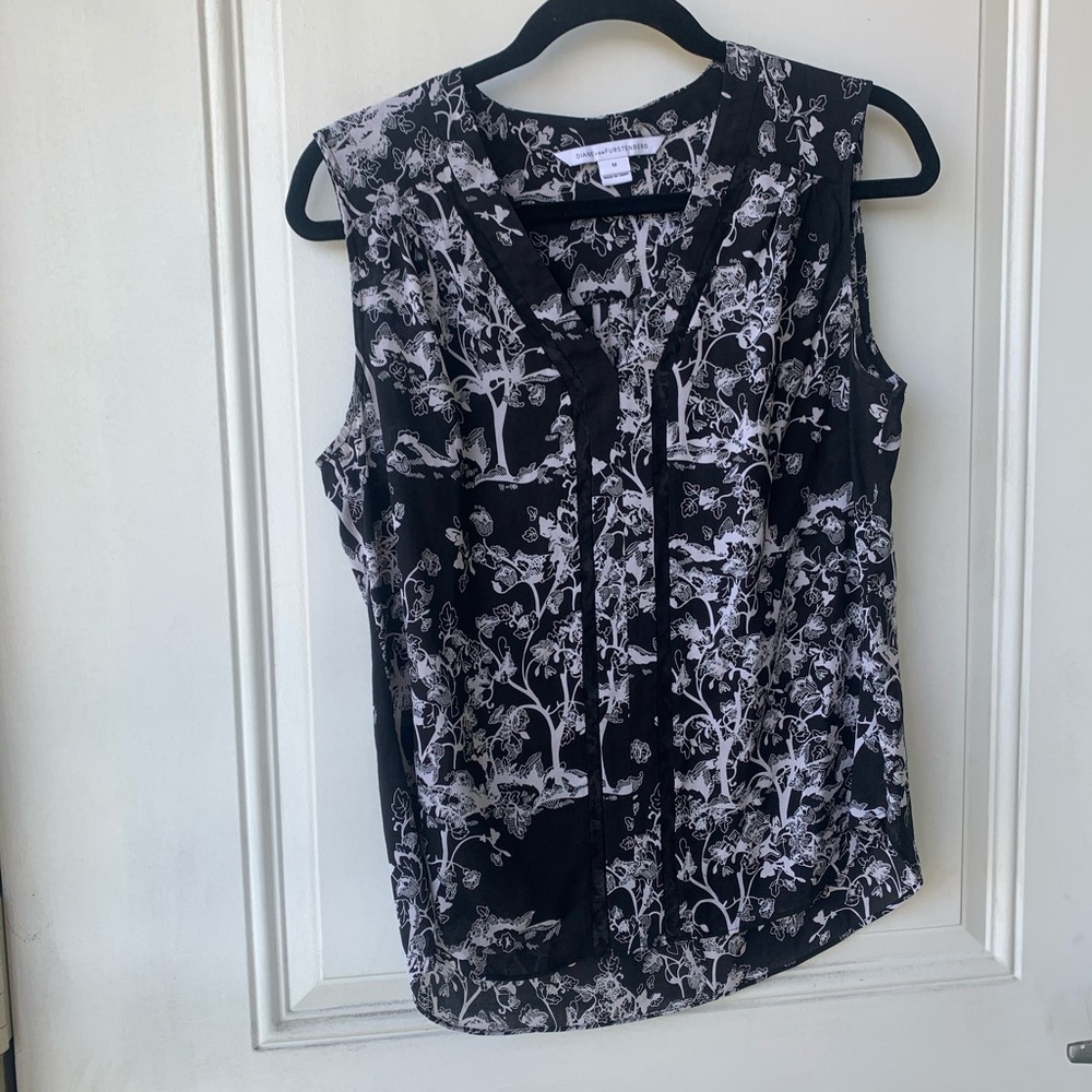 DIane Von Furstenburg Goldie print silk blouse szM